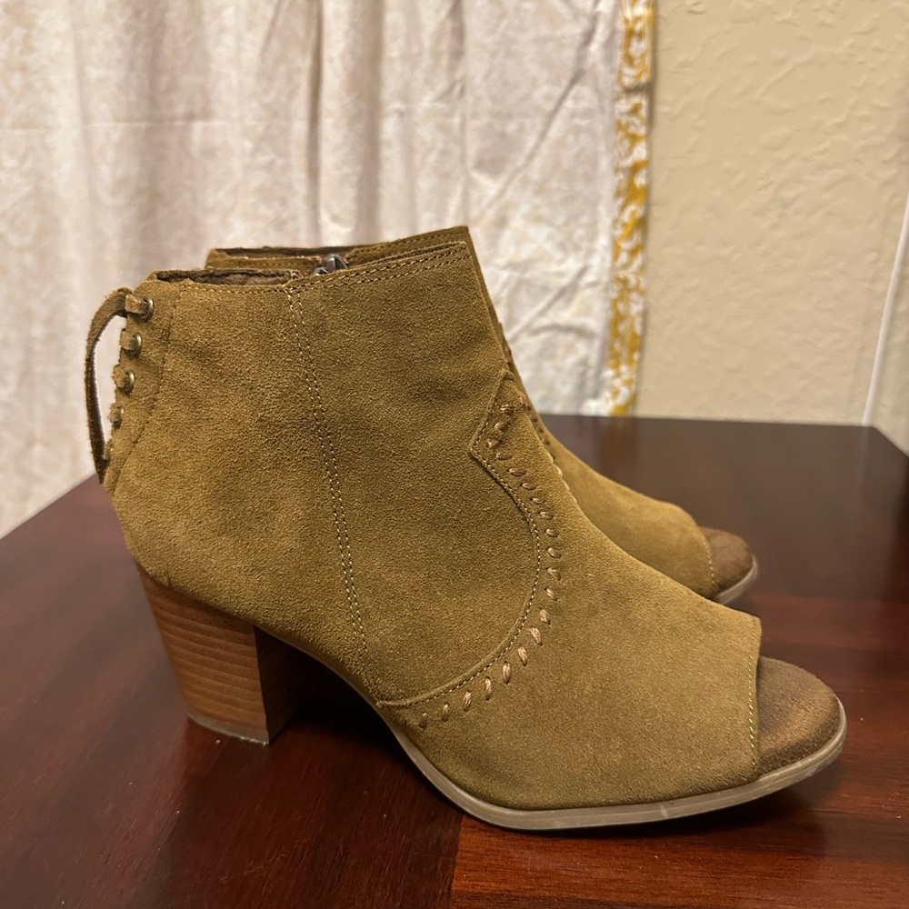 Minnetonka Melanie Tan Suede Peep-Toe Ankle Boots Women’s Sz 8.5